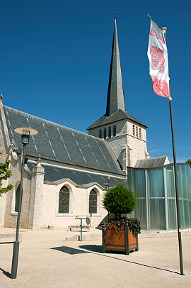 une photo de l'église Saint Germain de Sully sur Loire