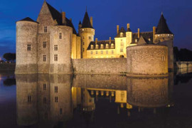 une photo du chateau de Sully sur Loire