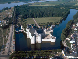 une photo du chateau de Sully sur Loire